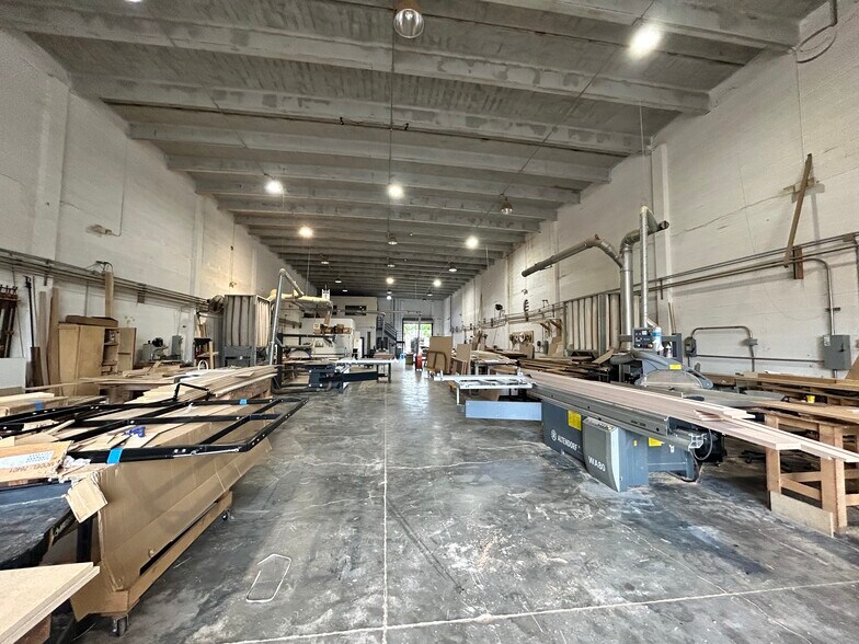 More Photos Of 2720 W 3rd ct, Hialeah Manufacturing For Lease