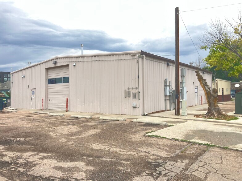 More Photos Of 127-129 S Cleveland Ave, Loveland Showroom For Lease
