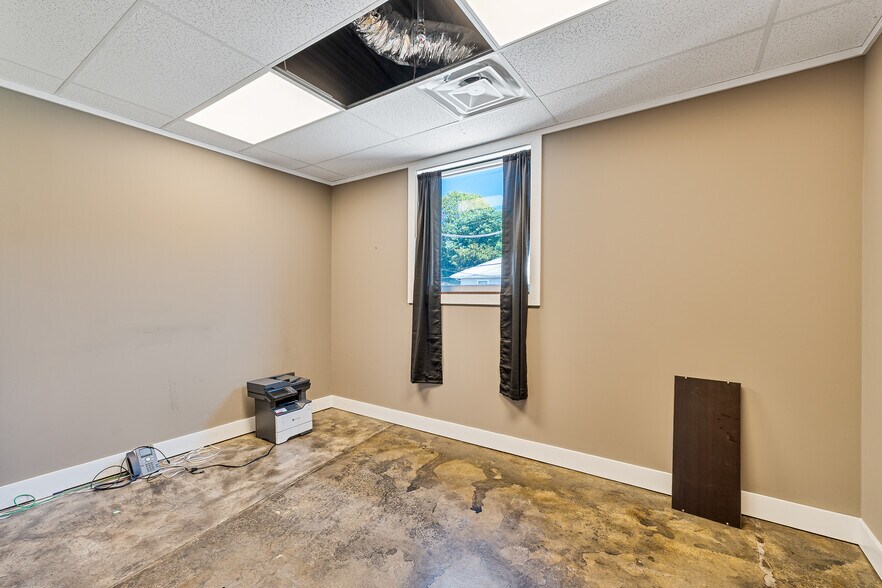 More Photos Of 1537-1545 Hansford St, Charleston Light Distribution For Lease