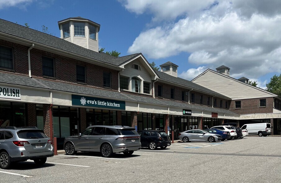 More Photos Of 200 Great Rd, Bedford Storefront Retail Office For Lease