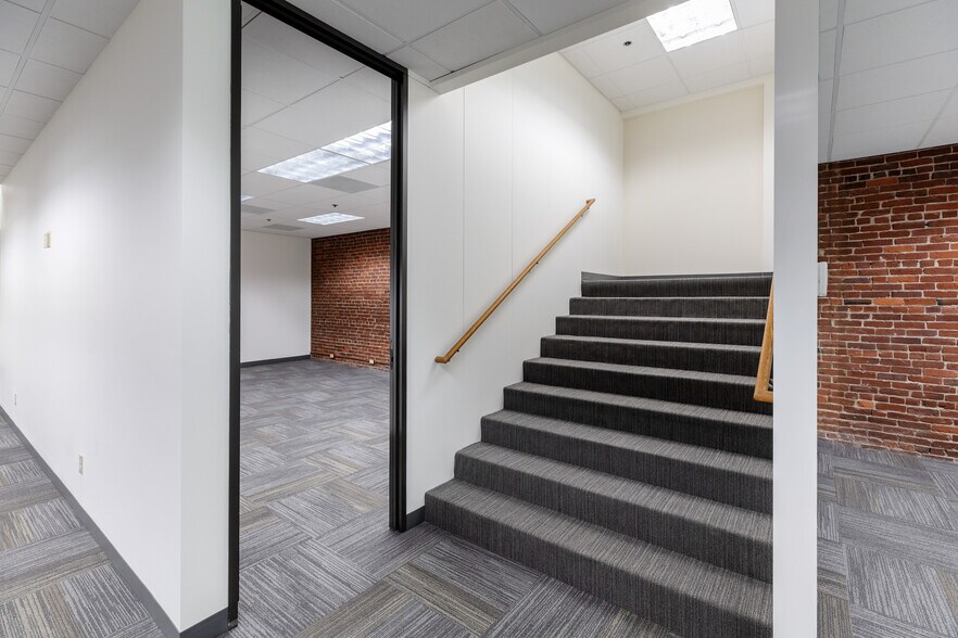 More Photos Of 514-518 SW Sixth Ave, Portland Office For Lease