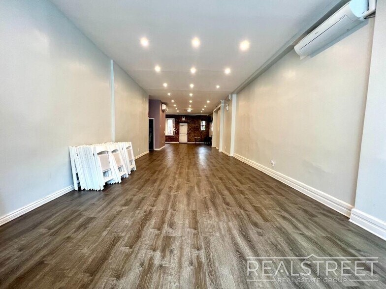 More Photos Of 863 Knickerbocker Ave, Brooklyn Apartments For Lease