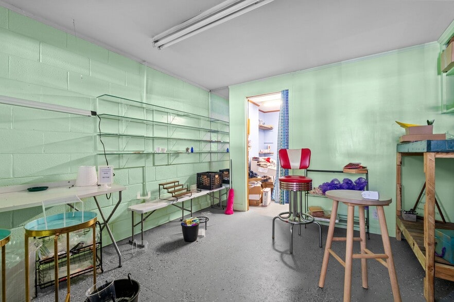 More Photos Of 403 Carthage St, Cameron General Retail For Sale