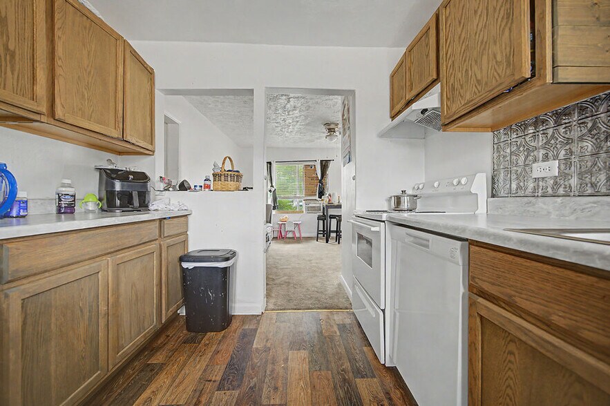 More Photos Of 630 W 6th St, Craig Apartments For Sale