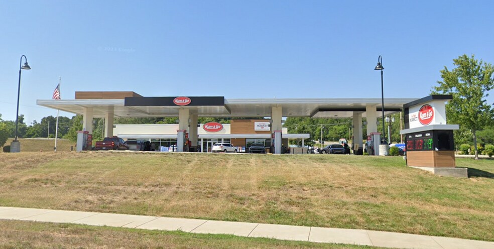 More Photos Of 907 W Jackson St, Ozark Service Station For Sale