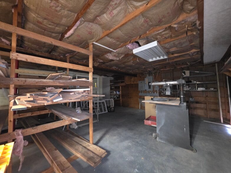 More Photos Of 2034 W 5th St, Washington Showroom For Sale