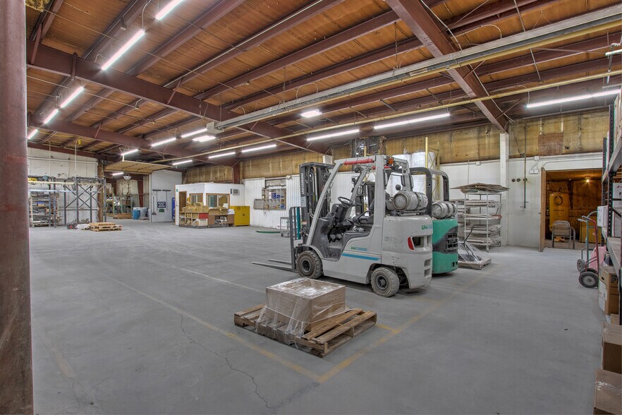 More Photos Of 106 Dunn Ave N, Hinckley Industrial For Sale