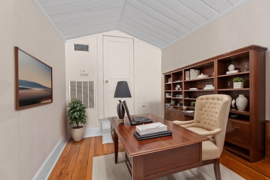 More Photos Of 219 Old Mill Rd, Winchester Office For Sale