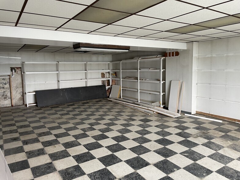 More Photos Of 1992 Mount Pleasant Rd, Greensburg Showroom For Lease