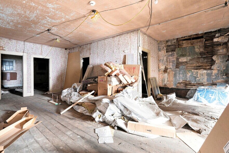 More Photos Of 106 S State St, Geneseo Storefront Retail Office For Sale