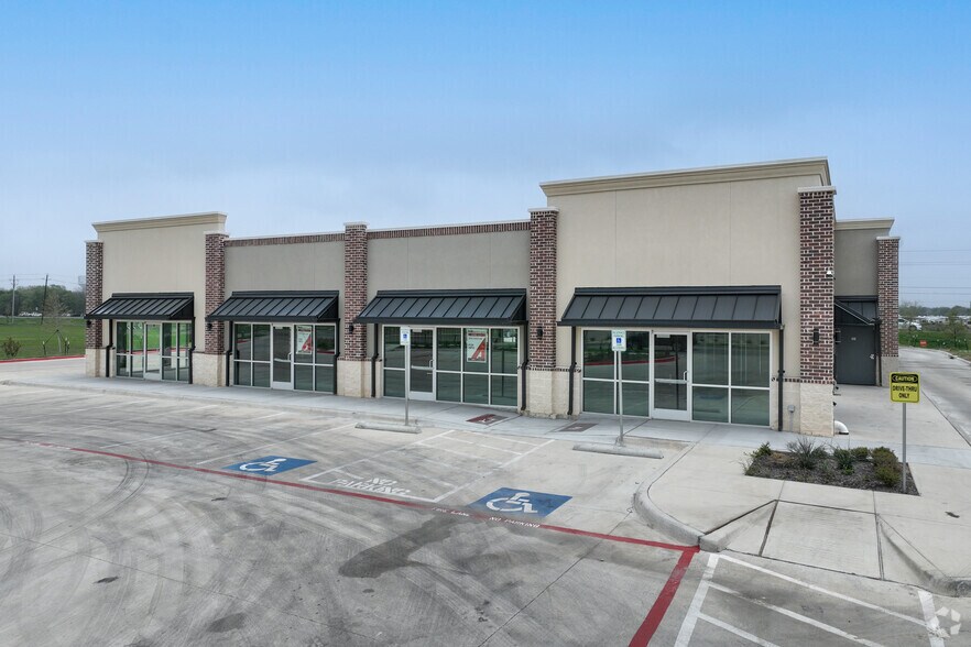 More Photos Of 2851 N Highway 77, Waxahachie General Retail For Lease
