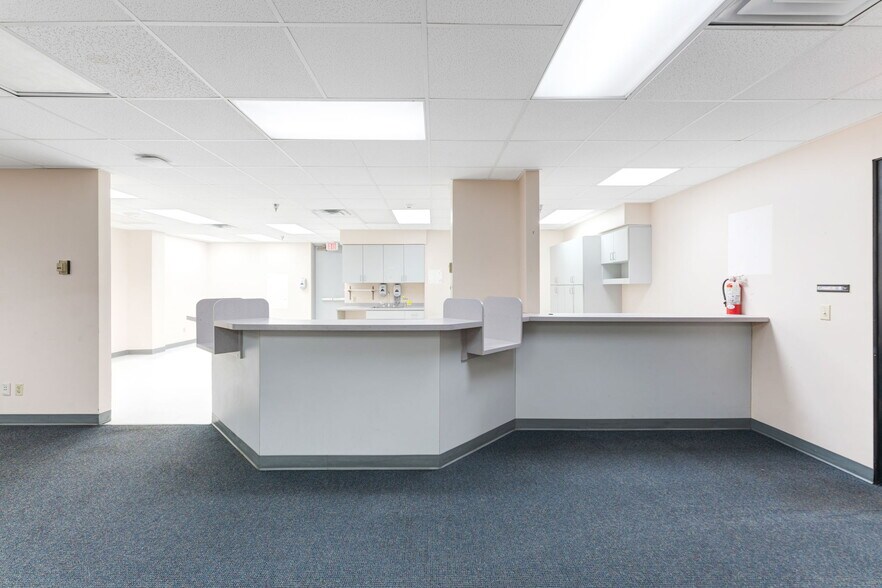 More Photos Of 420 Tamiami Trl S, Venice Medical For Sale