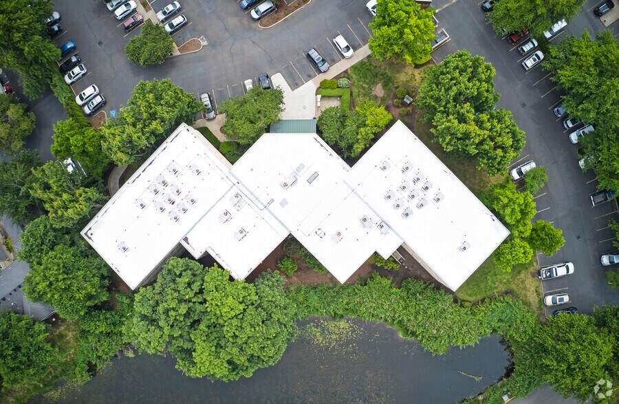 More Photos Of 911 Country Club Rd, Eugene Office For Lease