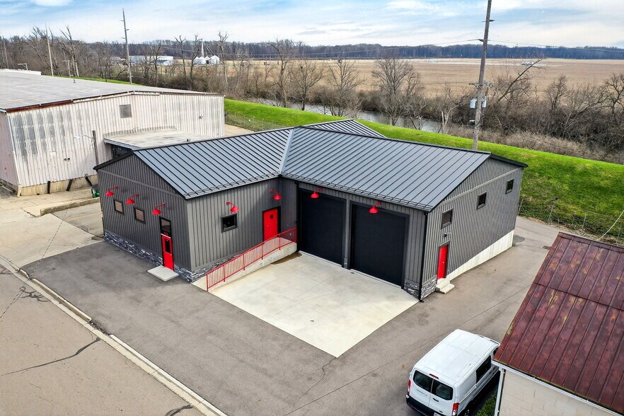 More Photos Of 320 S 1st St, Tipp City Office For Lease