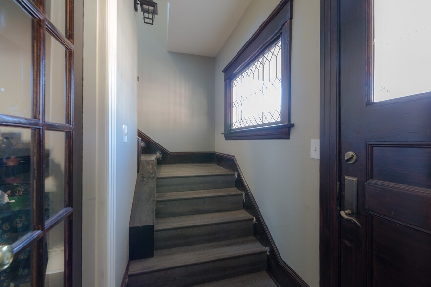 More Photos Of 1536 NW 23rd Ave, Portland Storefront Retail Office For Sale