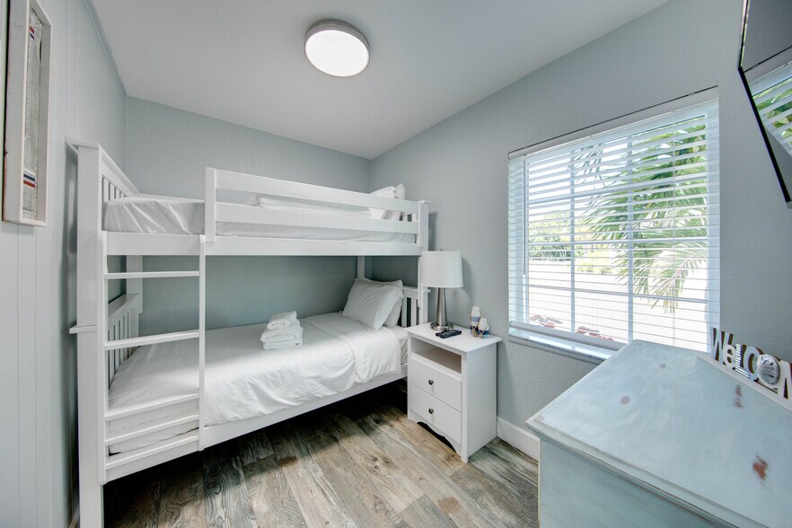 More Photos Of 12321 Gulf Blvd, Treasure Island Hospitality For Sale