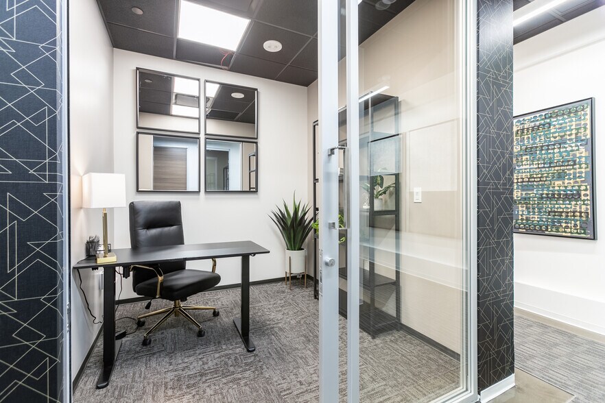 More Photos Of 2325 E Camelback Rd, Phoenix Coworking Space