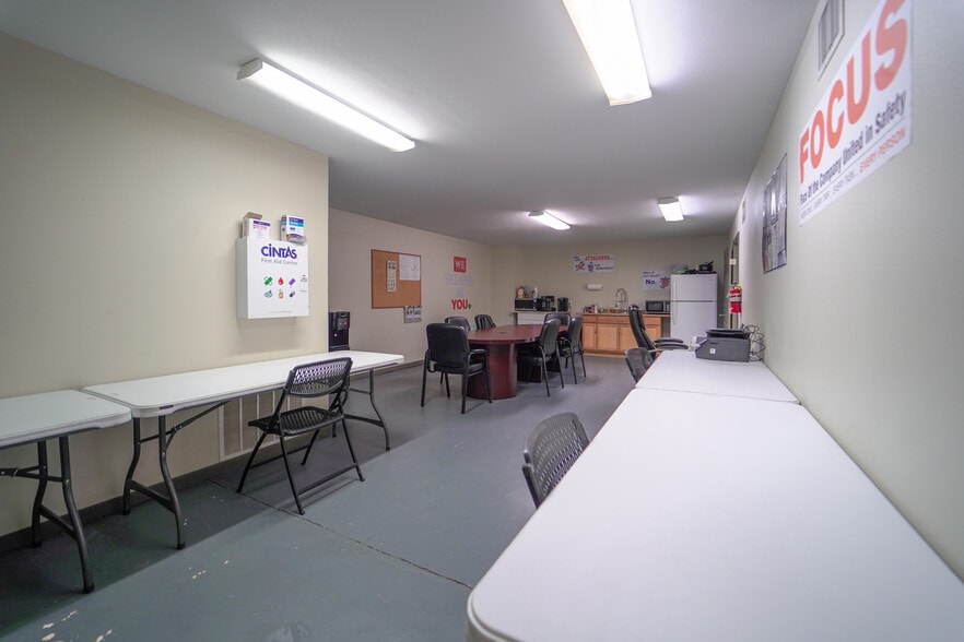 More Photos Of 808 Bob White Rd, Victoria Warehouse For Sale