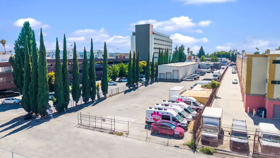 More Photos Of 6856 Van Nuys Blvd, Van Nuys Freestanding For Sale