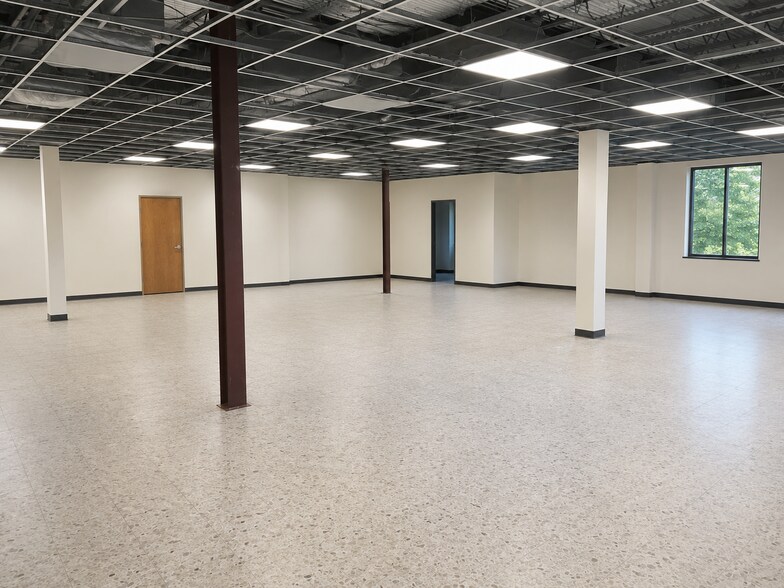 More Photos Of 7031 Grand Blvd, Houston Research And Development For Lease