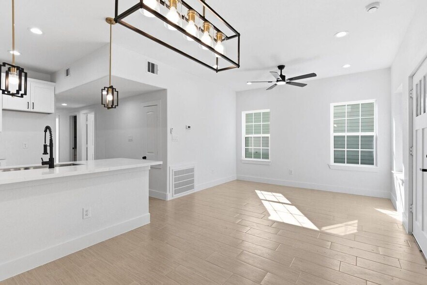 More Photos Of 428 Rhode Island st, Houston Apartments For Sale