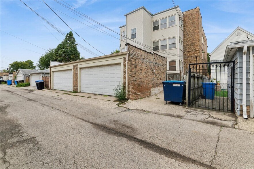 More Photos Of 1723 W Foster Ave, Chicago Multifamily For Sale