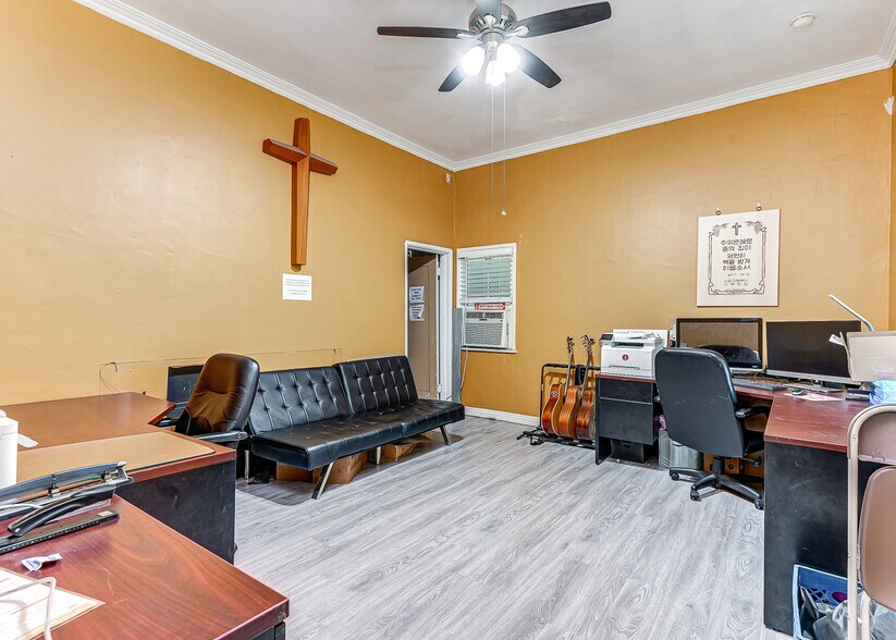 More Photos Of 600 S Towne Ave, Pomona Religious Facility For Sale