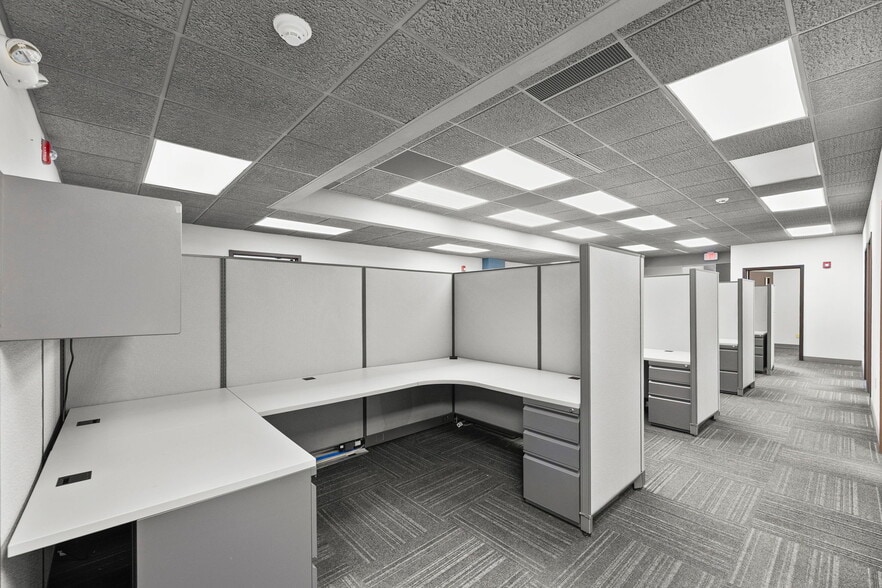 More Photos Of 4800 Lamar Ave, Mission Office For Lease