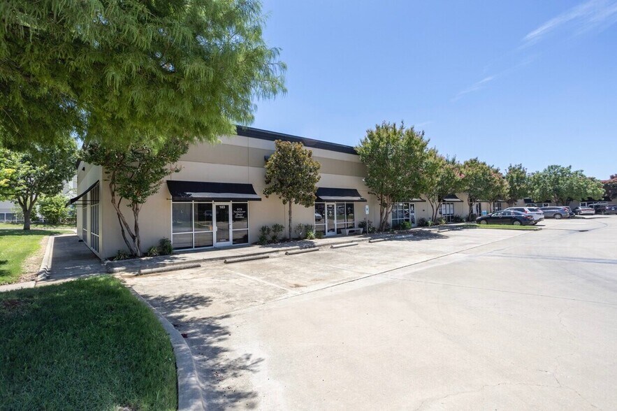 More Photos Of 99 Regency Pky, Mansfield Office For Lease