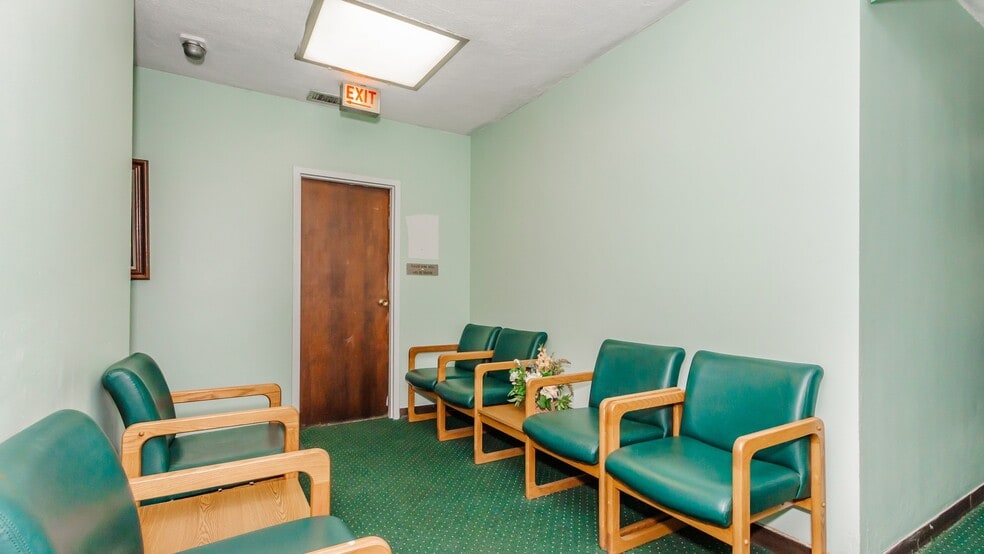 More Photos Of 6039 W Belmont Ave, Chicago Medical For Lease