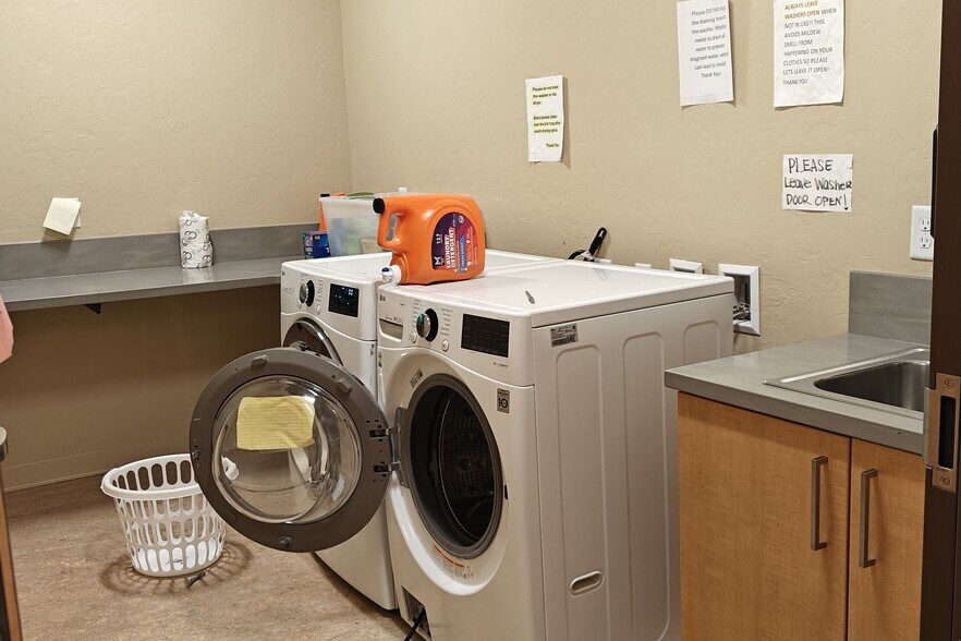 More Photos Of 3210 E Rd, Clifton Office For Sale