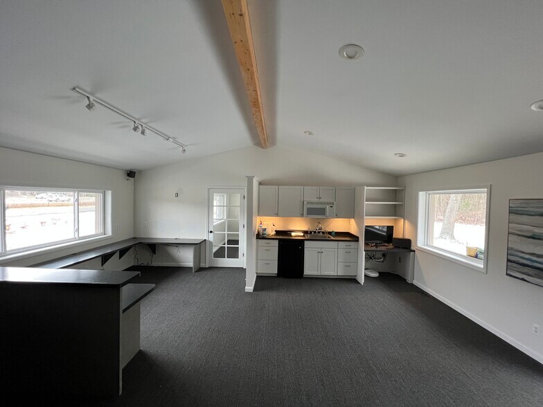 More Photos Of 8864 Whitmore Lake Rd, Brighton Office Residential For Lease