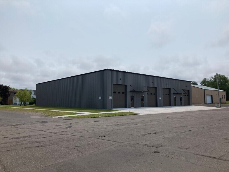 More Photos Of 810 22nd Ave E, Superior Warehouse For Lease