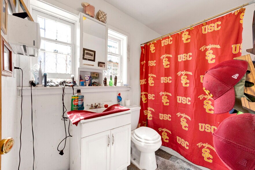 More Photos Of 1166 W 39th Pl, Los Angeles Apartments For Sale