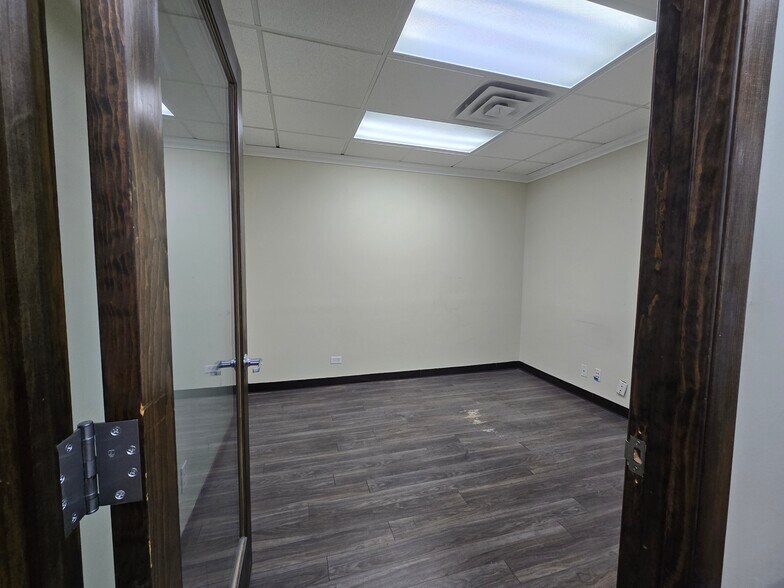 More Photos Of 9721 Prairie Ave, Highland Medical For Sale