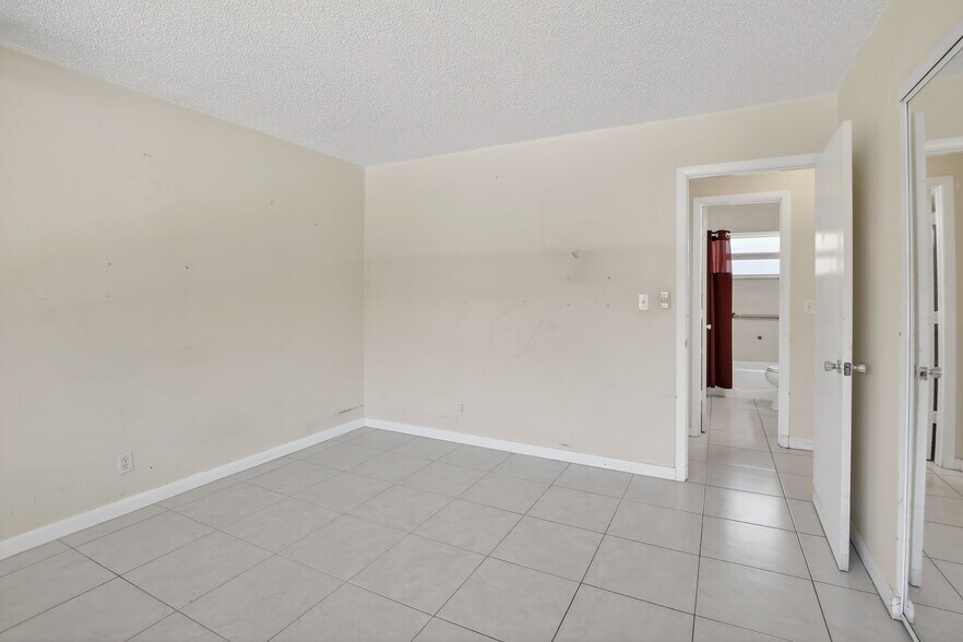More Photos Of 4825 NE 23rd Ave, Fort Lauderdale Apartments For Sale