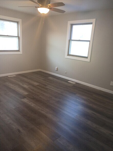 More Photos Of 1008 Troy Ofallon Rd, Troy Office For Lease