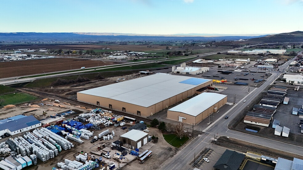 More Photos Of 319 E South Hill Rd, Sunnyside Warehouse For Lease