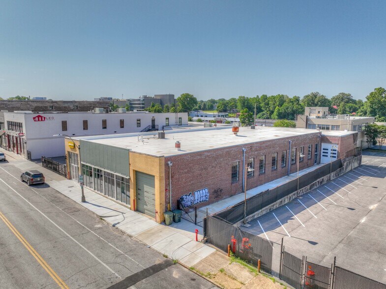 More Photos Of 405 Monroe Ave, Memphis Showroom For Sale