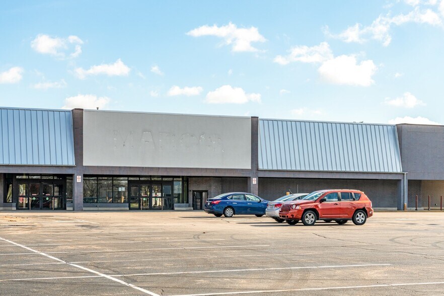 More Photos Of 5513-5567 Bigger Rd, Kettering Storefront For Sale