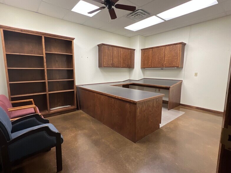 More Photos Of 4301 Danhil Dr, Brownwood Manufacturing For Lease