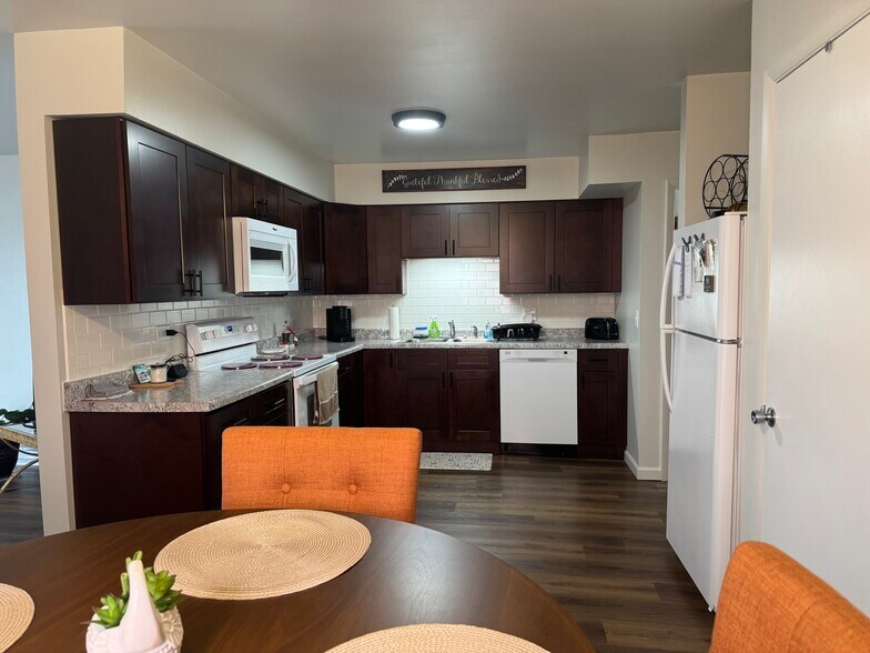 More Photos Of 374 Lynn Dr, Manteno Apartments For Sale