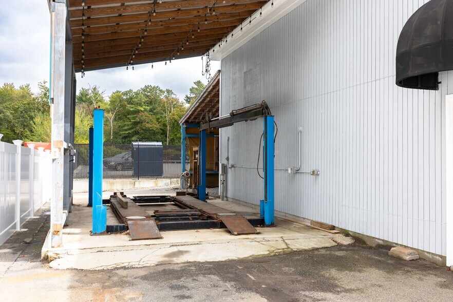 More Photos Of 280 Washington St, North Easton Light Distribution For Sale