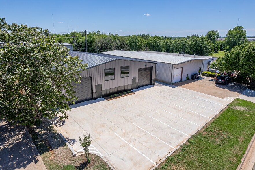 More Photos Of 8610 N Classen Blvd, Oklahoma City Warehouse For Lease
