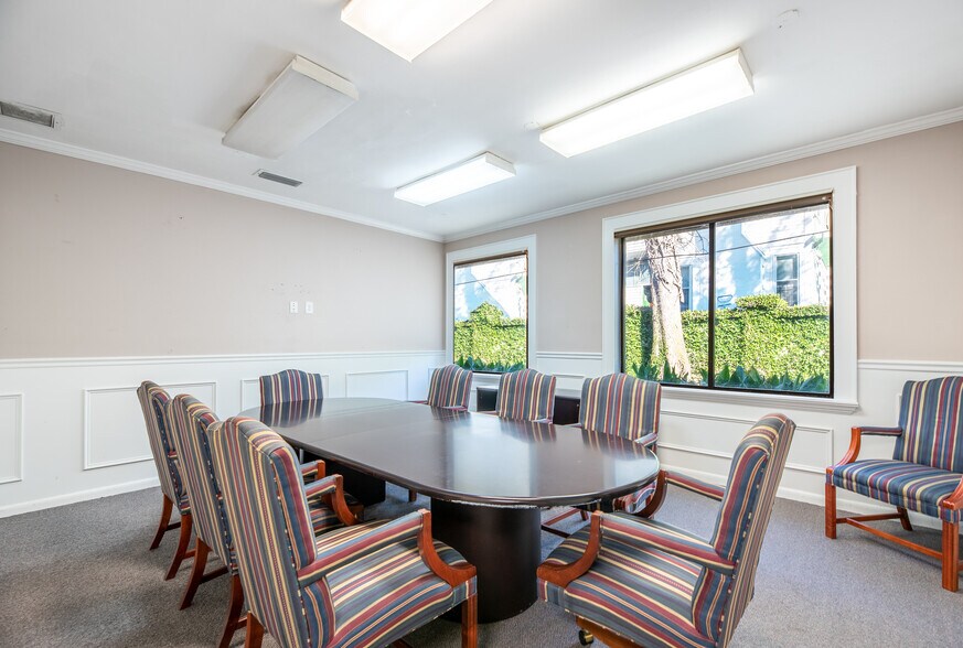 More Photos Of 2223 Oak St, Jacksonville Medical For Lease