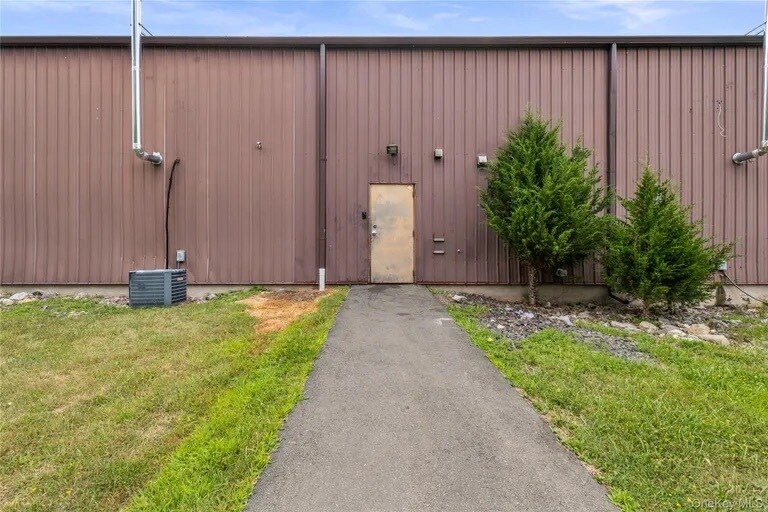 More Photos Of 380 NY-210, Stony Point Warehouse For Lease