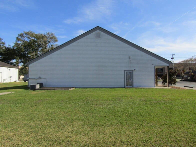 More Photos Of 521 N Lewis St, New Iberia Freestanding For Sale