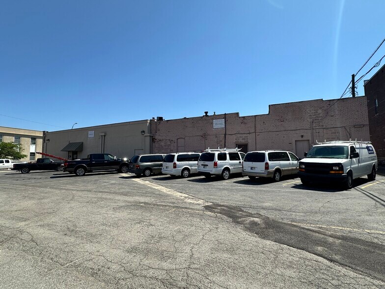 More Photos Of 201 W 3rd St, Marion General Retail For Sale