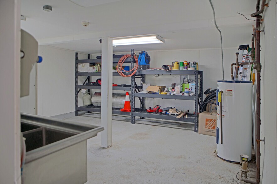 More Photos Of 165 Massachusetts Ave, Lunenburg Fast Food For Sale