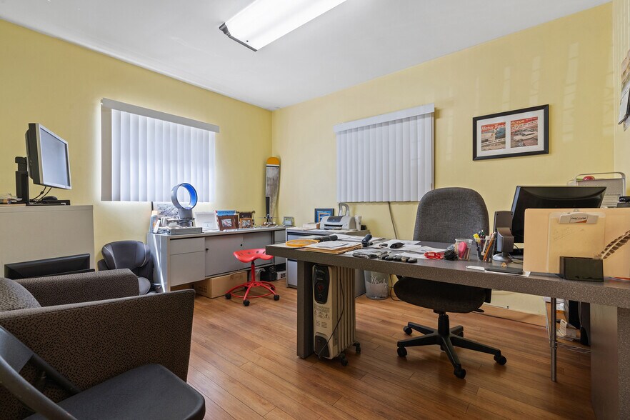 More Photos Of 1415 N La Brea Ave, Los Angeles Storefront For Lease